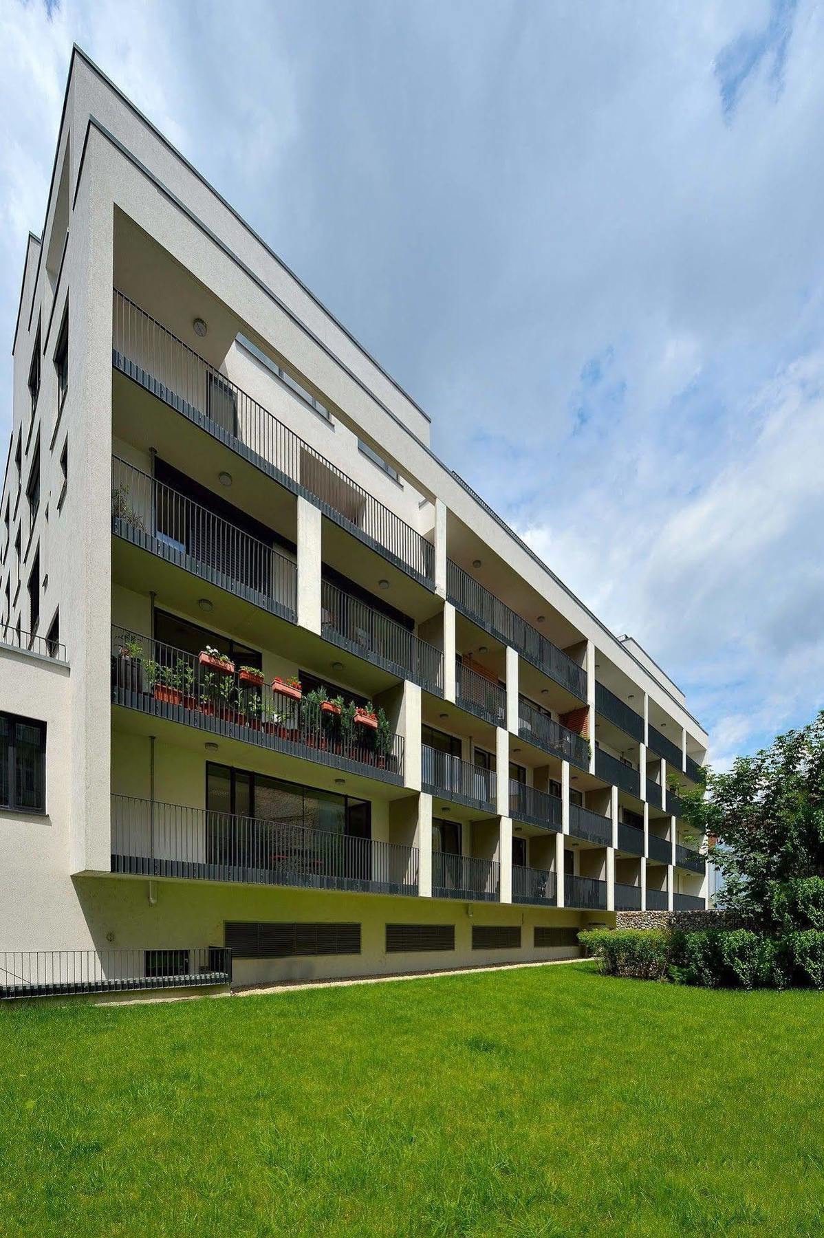 Ambiente Serviced Apartments - Dunajska Bratislava Eksteriør bilde