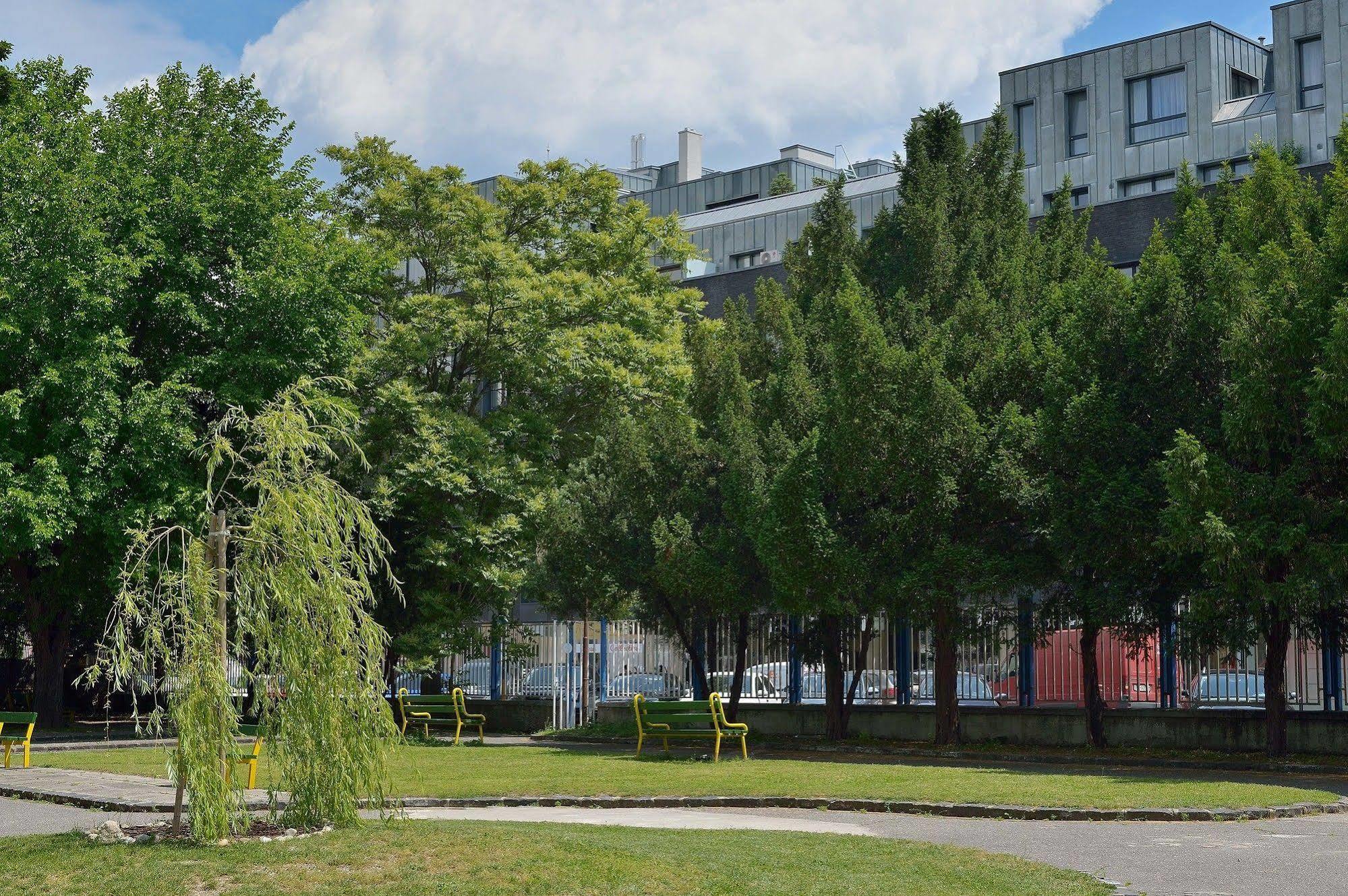 Ambiente Serviced Apartments - Dunajska Bratislava Eksteriør bilde