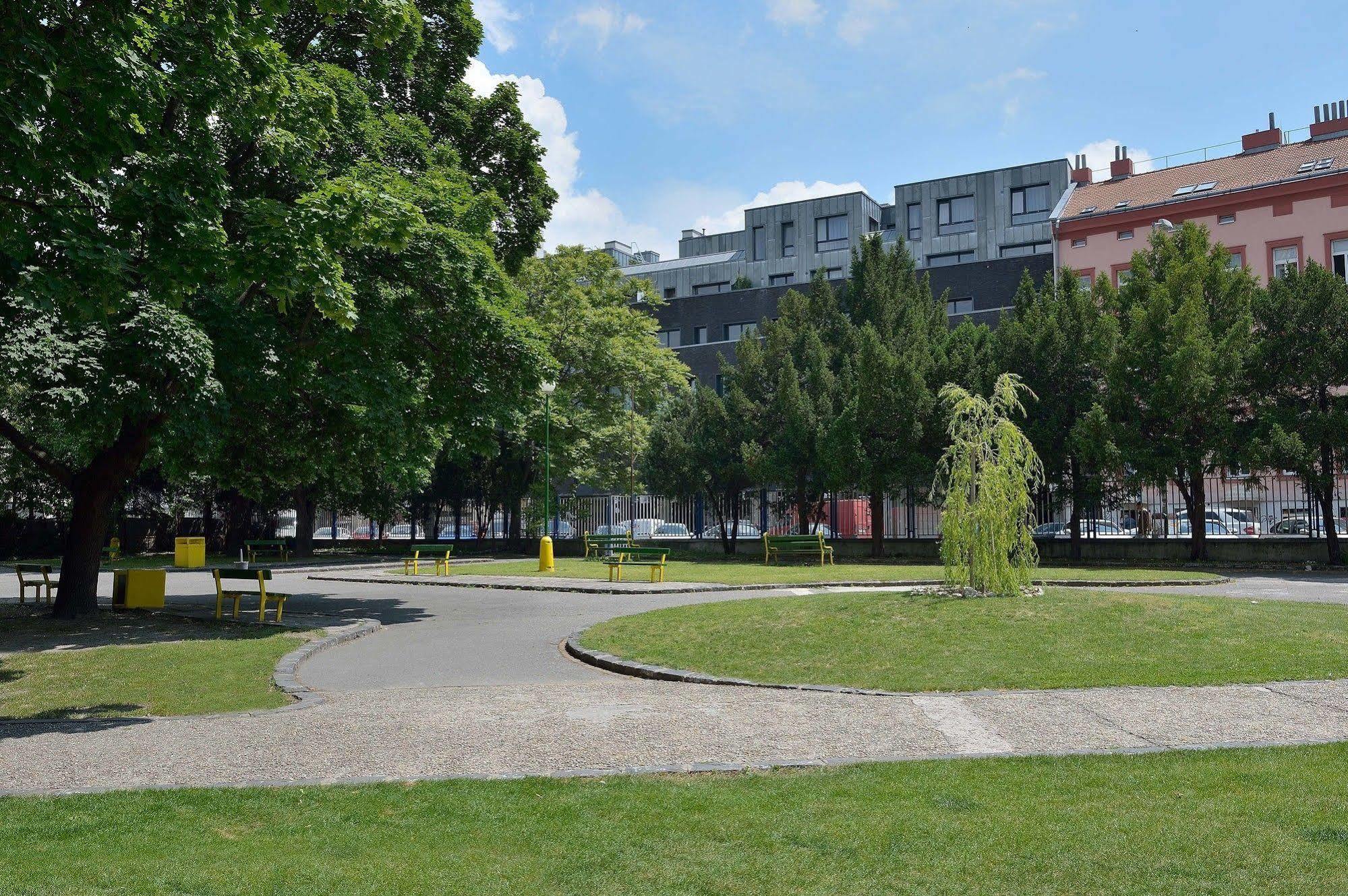 Ambiente Serviced Apartments - Dunajska Bratislava Eksteriør bilde