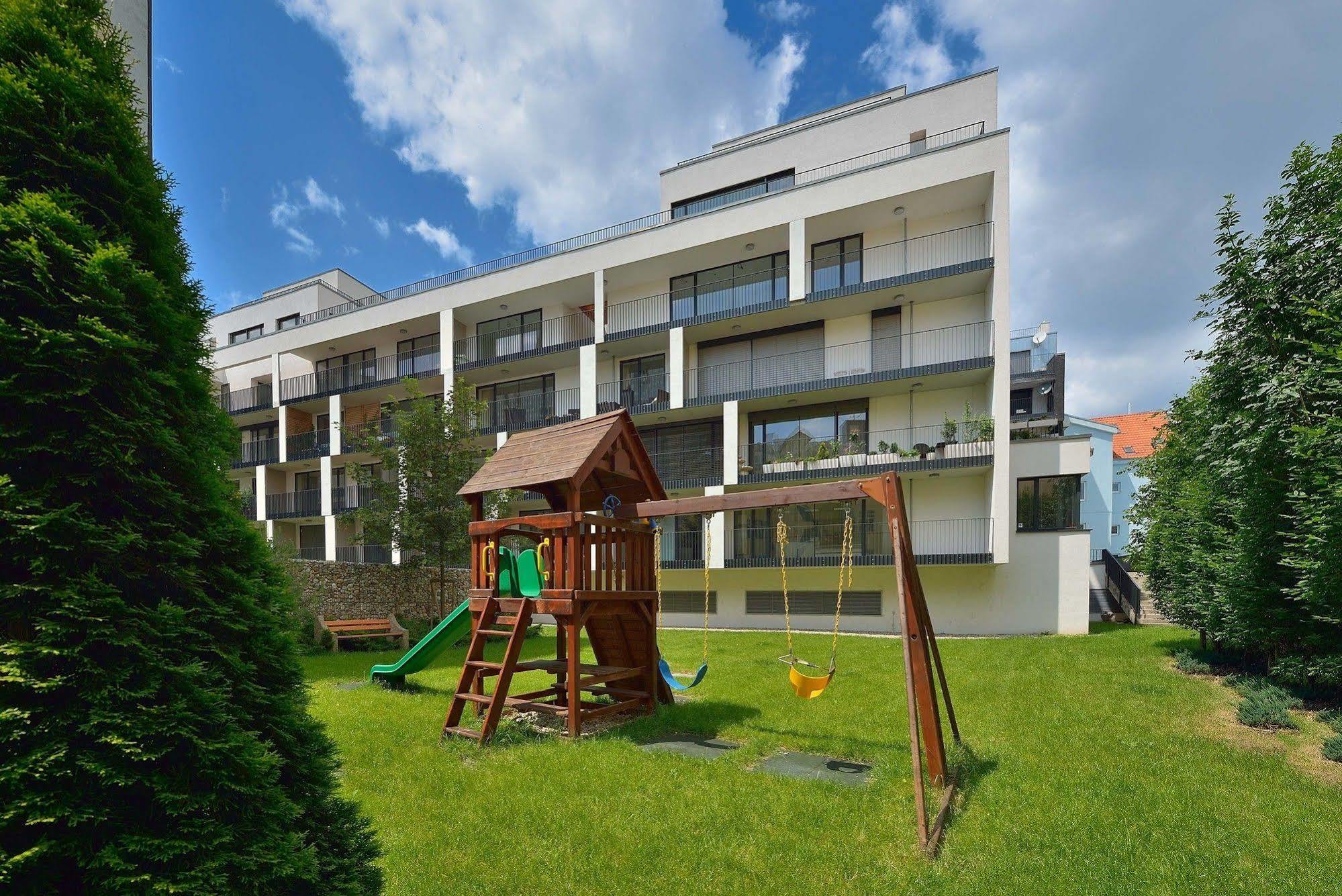 Ambiente Serviced Apartments - Dunajska Bratislava Eksteriør bilde