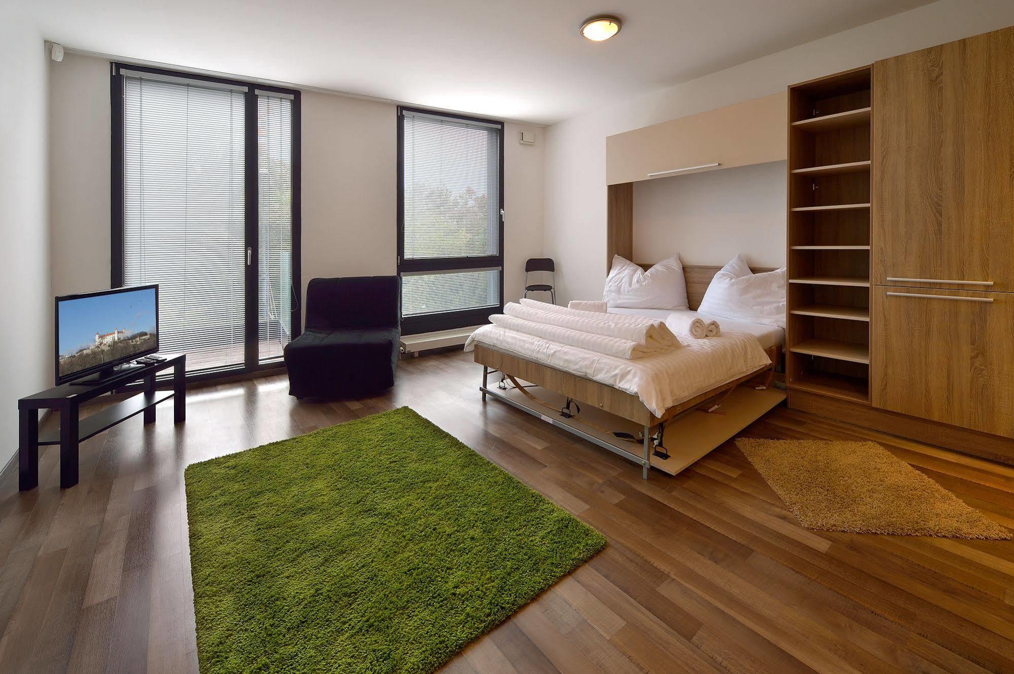 Ambiente Serviced Apartments - Dunajska Bratislava Eksteriør bilde
